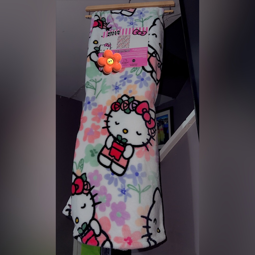 Hello Kitty Floral Blanket